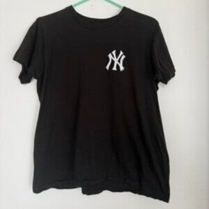 New York Yankees Minimal Logo Tee | Size XL